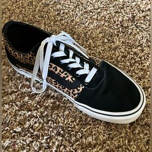 Like new vans cheetah print low shoes.